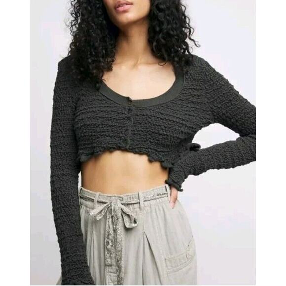 Free People Waffle Cropped Cardigan Ruched Grey Sweater Medium Raven Feather - Picture 1 of 4